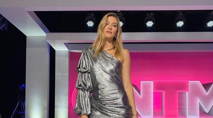 Ισμήνη Παπαβλασοπούλου: Το γιορτινό red velvet looks της 