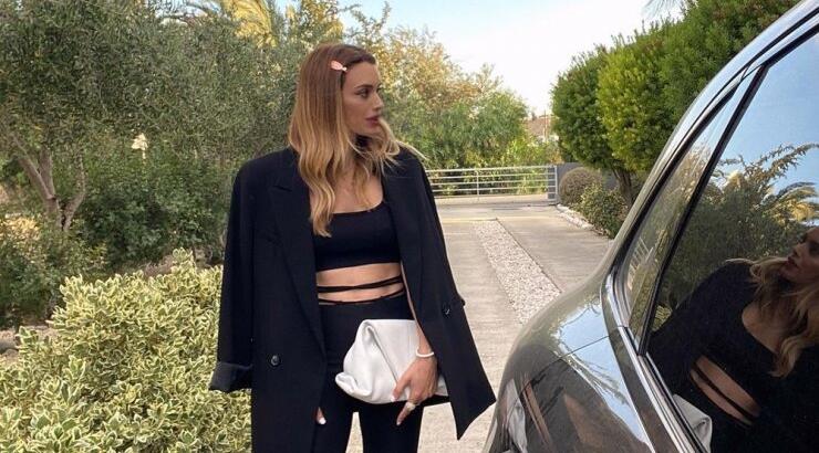 3 τρόποι να φορέσεις το βελούδο σύμφωνα με την Εβελίνα Κυράστα