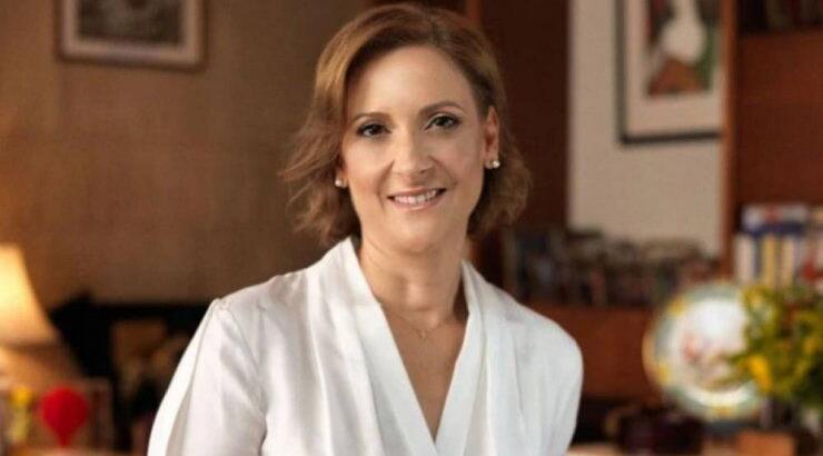 Φιλίππα Καρσερά: Chic βραδινή εμφάνιση με maxi φόρεμα