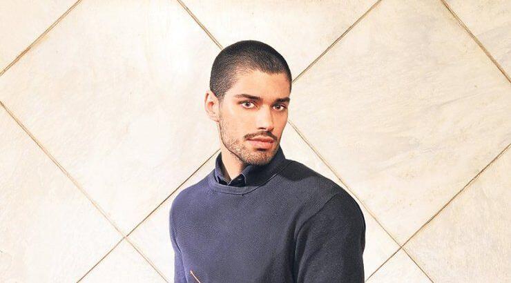 Πάρις Καρνέζης: Έβαλε τα πόδια των Ιταλών σε ελληνικά σανδάλια [Εικόνες]