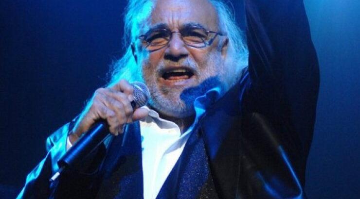 Στο σφυρί η χλιδάτη βίλα του Ντέμη Ρούσσου στη Βούλα [εικόνες]