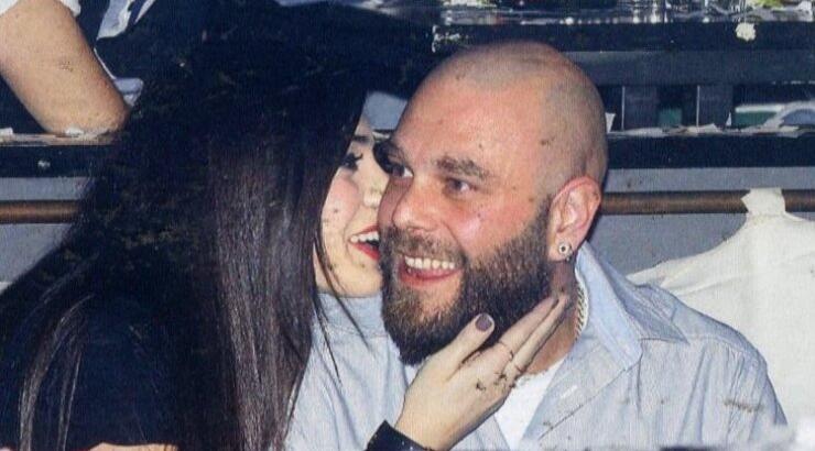 Ήβη Αδάμου: Αγκαλίτσες και φιλάκια στον coach του «The Voice»