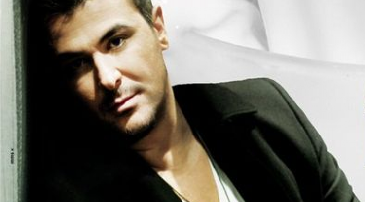 Απίστευτο! Αντί για λουλούδια έριχναν στον Ρέμο…. δολάρια! [εικόνες]