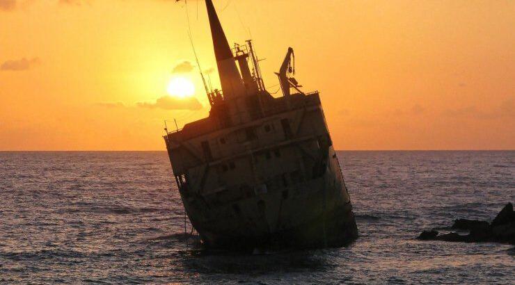 Θαλασσοταραχή στo ναυάγιο Δημήτριος στη Χλώρακα