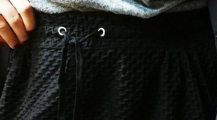 Τα high-waisted παντελόνια μπορούμε να τα φορέσουμε όλες!