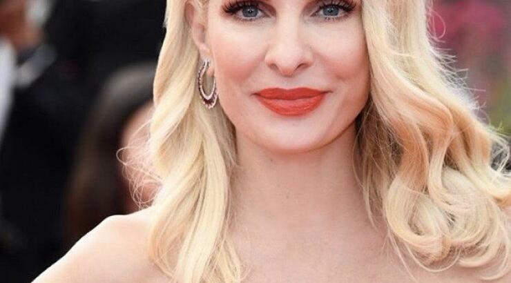 Έλενη Μενεγάκη: Δημιούργησε το αγαπημένο μας καλοκαιρινό look