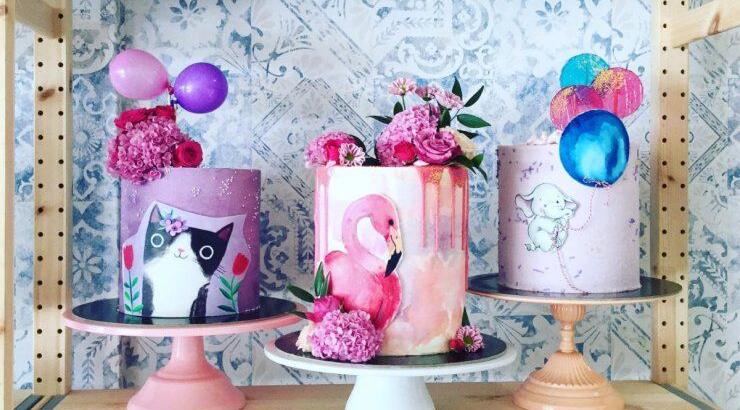 Η Άννη φτιάχνει κέικ βγαλμένα από παραμύθι