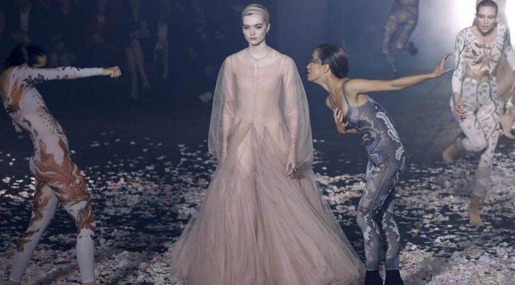 Dior Άνοιξη / Καλοκαίρι 2019: H Maria Grazia Chiuri παρουσίασε την πιο θηλυκή και σύγχρονη εκδοχή της μπαλαρίνας 