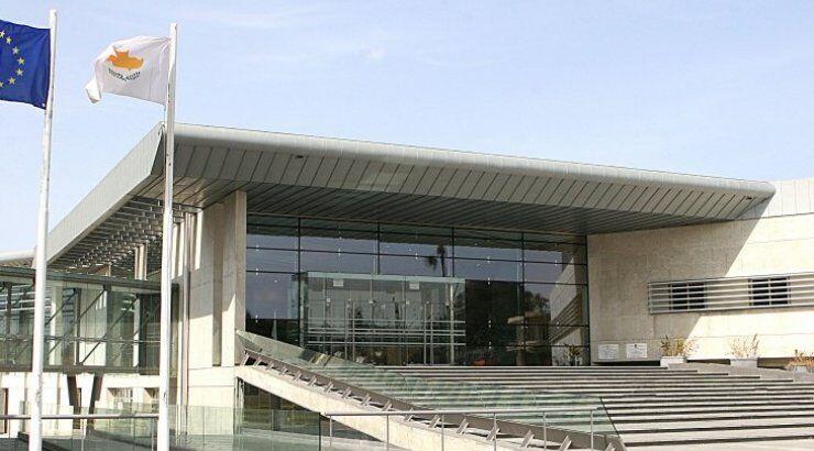 Το Ανώτατο αποφασίζει για τα ωράρια καταστημάτων