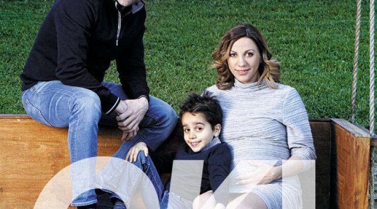 Κατερίνα Αγαπητού: Φωτογραφίζεται με την οικογένειά της λίγες εβδομάδες πριν φέρει στον κόσμο την κορούλα της