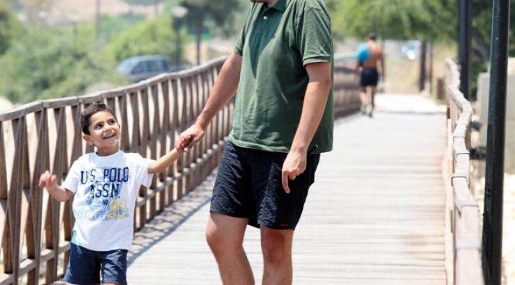 Κωνσταντίνος Κωνσταντίνου: Στην παραλία με την οικογενεια του