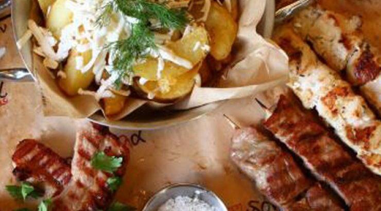 Η νέα άφιξη που αγαπά το φαγητό στη λαδόκολλα