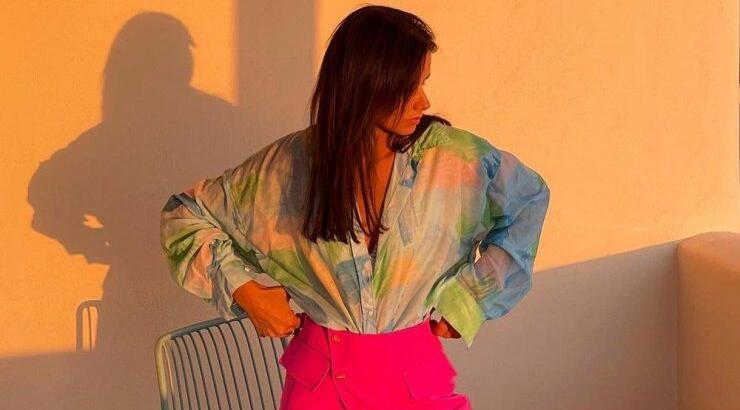 Accessorize it: H Iωάννα Κοτζιάπασιη σου δείχνει 2 τρόπους να φορέσεις ένα μαύρο σύνολο