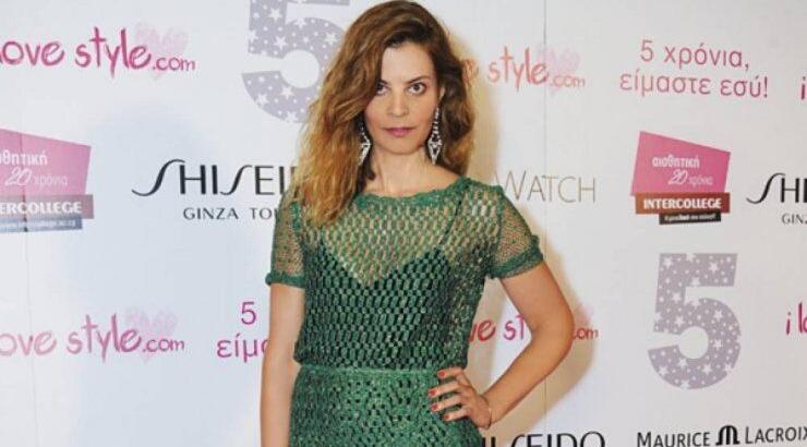 Ιωάννα Μωυσέως: Η modern casual εμφάνισή της με πουκάμισο που σας δίνει inspo
