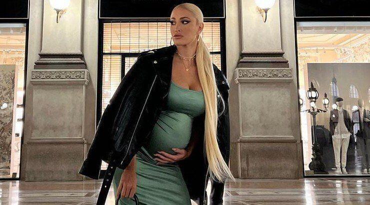 Η εγκυμονούσα Ιωάννα Τούνη λιποθύμησε μέσα στο αεροπλάνο [βίντεο]