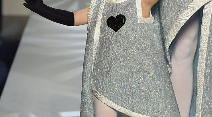 Αν και μόλις δύο ετών έκανε το ντεμπούτο της στην εβδομάδα υψηλής ραπτικής στο Παρίσι