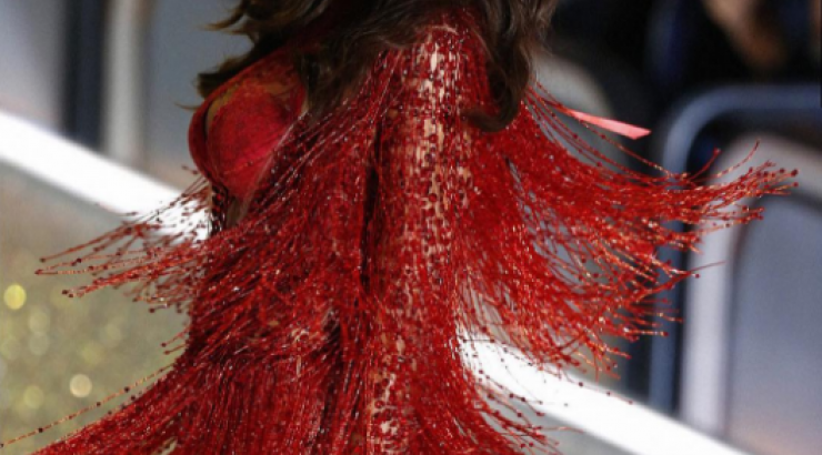 Μείναμε με το στόμα ανοιχτό! Δείτε το σώμα της Irina Shayk με μπικίνι τρεις εβδομάδες μετά τη γέννηση του μωρού της!