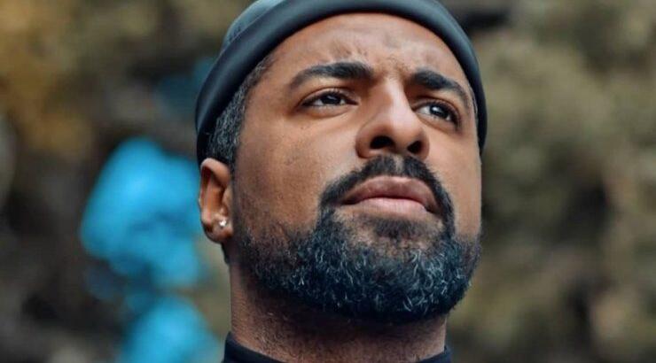 Ησαΐας Ματιάμπα: H ρατσιστική επίθεση που δέχτηκε σε αστυνομικό τμήμα λόγω του χρώματός του [βίντεο]