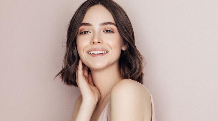 Hooded eyes: Τα απλά βήματα που κάνουν τα κουκουλωτά μάτια να δείχνουν πιο μεγάλα