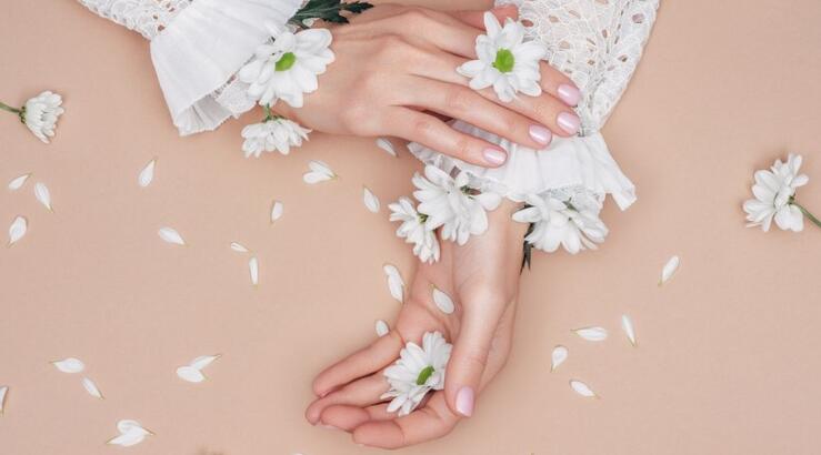 10 nail arts με ζωηρά χρώματα και φλοράλ σχέδια που θα σε βάλουν σε ανοιξιάτικο mood