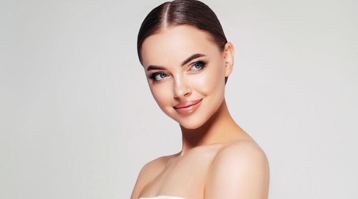 DIY μάσκα χειλιών: 4 βήματα για πιο απαλά και υγιή χείλη