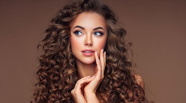 3+1 τρόποι να δώσεις όγκο στα λεπτά μαλλιά σου