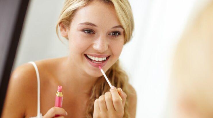 Step-by-step οδηγός για να πετύχεις το τέλειο αποτέλεσμα στα χείλη με το υγρό κραγιόν