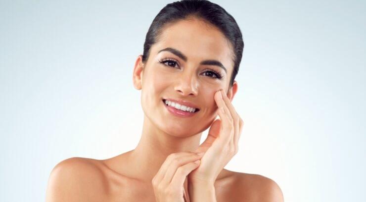 Winter skincare: Ποια είναι τα συστατικά που πρέπει να περιλαμβάνονται στην καθημερινή φροντίδα του προσώπου σου