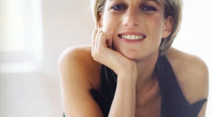 Τα Off-white t-shirts με την πριγκίπισσα Diana είναι ότι πιο cool έχουμε δει αυτή τη σεζόν