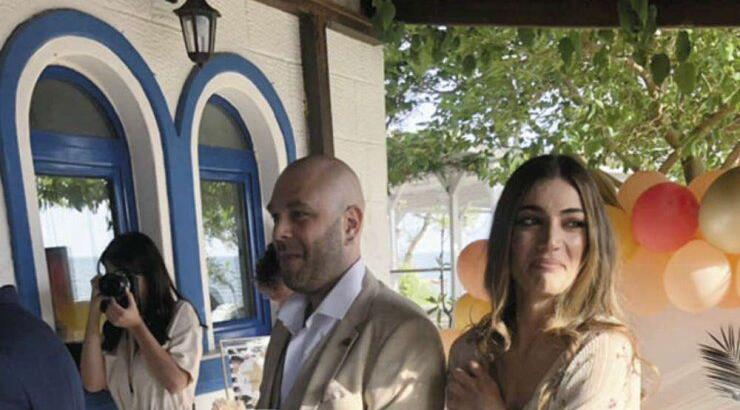 Ήβη Αδάμου – Μιχάλης Κουϊνέλης: Οι εικόνες που δεν είχαμε δει από το μυστήριο της βάπτισης της κόρης τους!