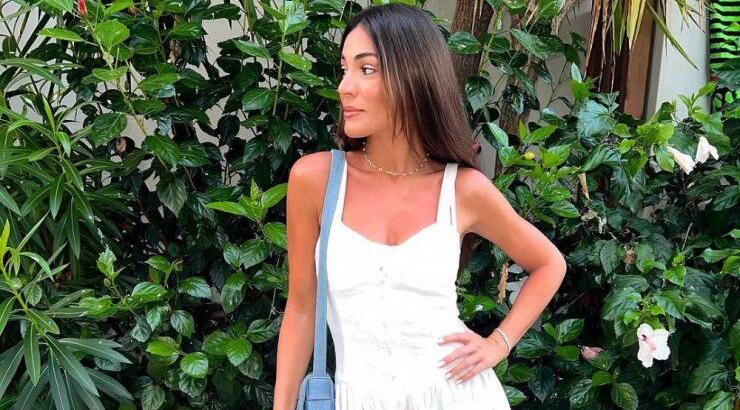 Ήβη Αδάμου: Η matchy – matchy εμφάνιση στα λευκά με την κόρη της, Ανατολή [εικόνες]