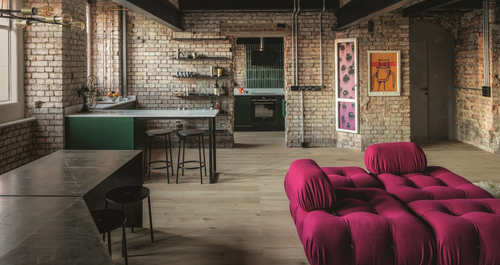 Σ’ αυτό το ιδιαίτερο διαμέρισμα, η μπανιέρα βρίσκεται… στη μέση