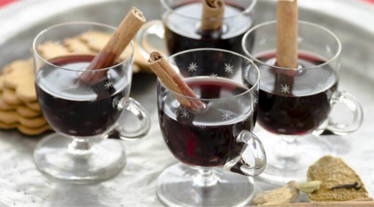 Ζεστό σουηδικό κρασί και ψωμάκια κανέλας στο κέντρο της Λευκωσίας