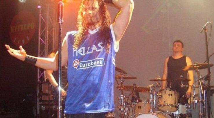 Διάσημος Αμερικανός τραγουδιστής εμφανίστηκε με φανέλα της Εθνικής Ελλάδας