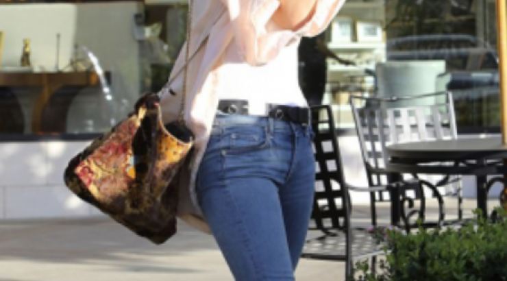 Πανέμορφη ηθοποιός κυκλοφορεί με μονόπετρο και φουντώνει τις φήμες για αρραβώνα!