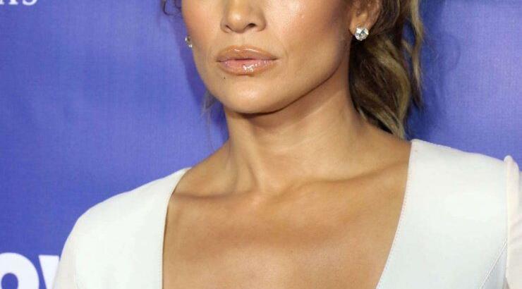 Η Jennifer Lopez ενώνει τις δυνάμεις της με διάσημο σχεδιαστή για μια ξεχωριστή συλλογή!