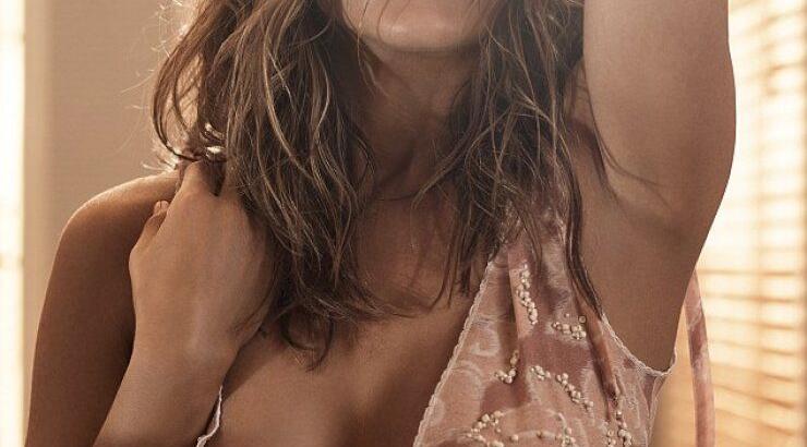 H Τζένιφερ Ανιστον φωτογραφήθηκε τόπλες [εικόνες]