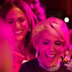 Jennifer Lopez: Ποζάρει με τις δύο σπάνια εμφανιζόμενες αδερφές της στο πάρτι γενεθλίων της μητέρας της