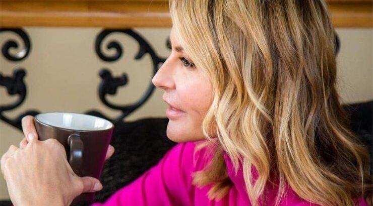 Τζένη Μπαλατσινού: Η πρώτη βόλτα με τον νεογέννητο γιο της [εικόνες]