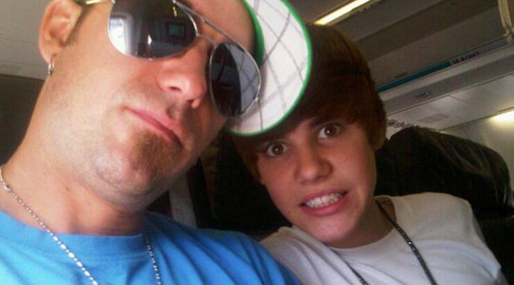 Justin Bieber: πωλούνται γυμνές photos του πατέρα του!