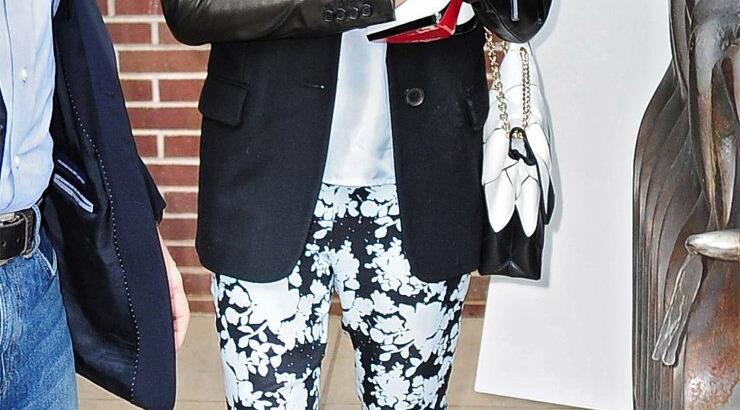 Ποια διάσημη ηθοποιός πήρε στα χέρια τις Christian Louboutin γόβες της;