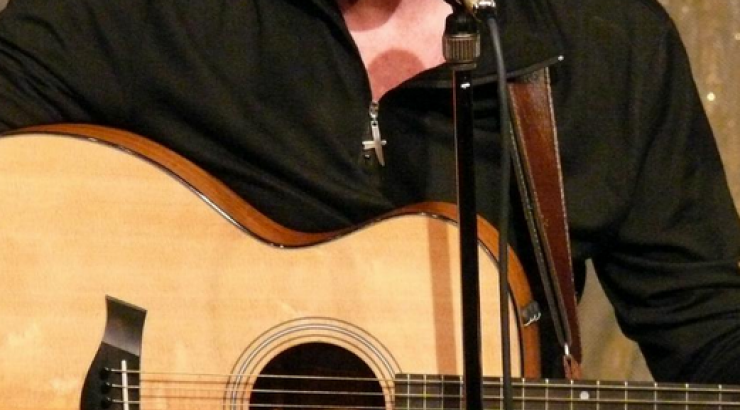 Σοκ: Νεκρός μέσα στο διαμέρισμά του βρέθηκε πασίγνωστος τραγουδιστής!