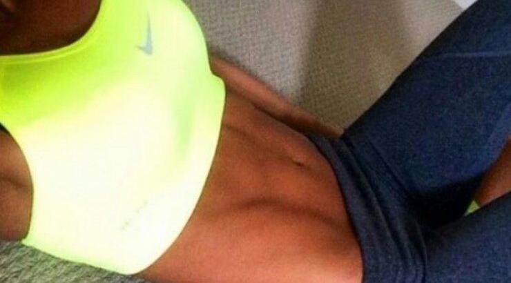 Σέξι Κύπρια μοντέλο κολάζει με το σώμα της!