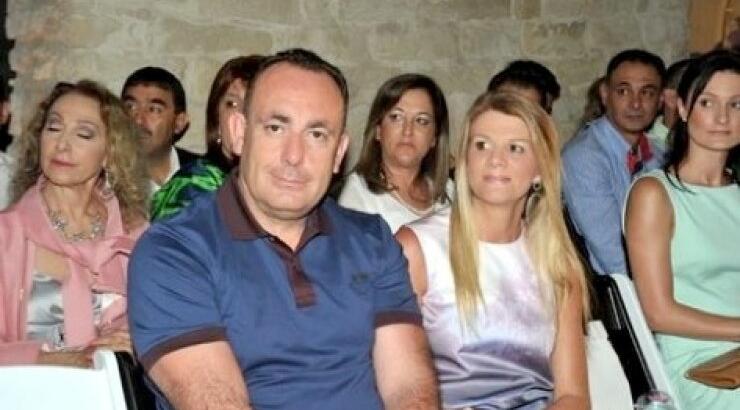 Έλσα Αναστασιάδη: «Έλεος ο άντρας μου έχασε τόσα λεφτά, αν ήξερε για το κούρεμα γιατί δεν τα έσωσε;»