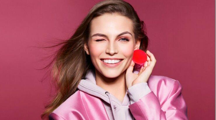 Joli Blush: Μια συλλογή από ρουζ που τονίζουν τα μάγουλα με μόνο ένα πέρασμα