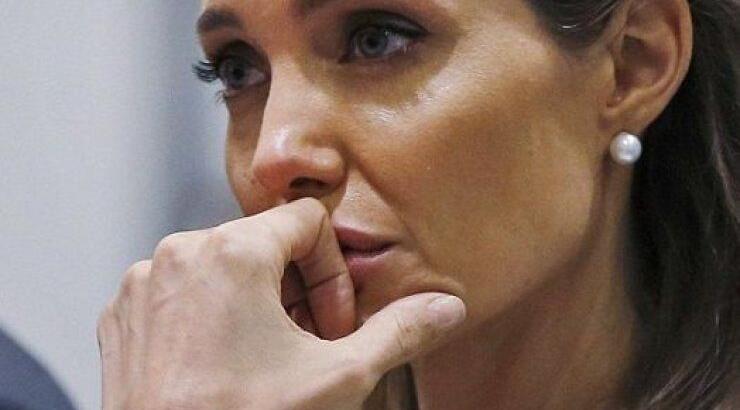 Ξέσπασε σε δάκρυα η Angelina Jolie [εικόνες]