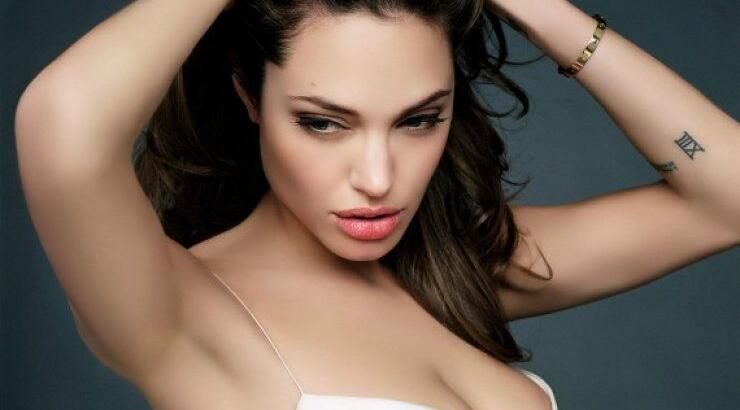 Πορτρέτο της Τζολί χωρίς στήθη βγαίνει σε δημοπρασία!