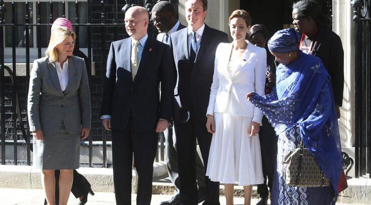 Η Angelina Jolie συμμετέχει στην εκστρατεία για τερματισμό της σεξουαλικής βίας [εικόνες]