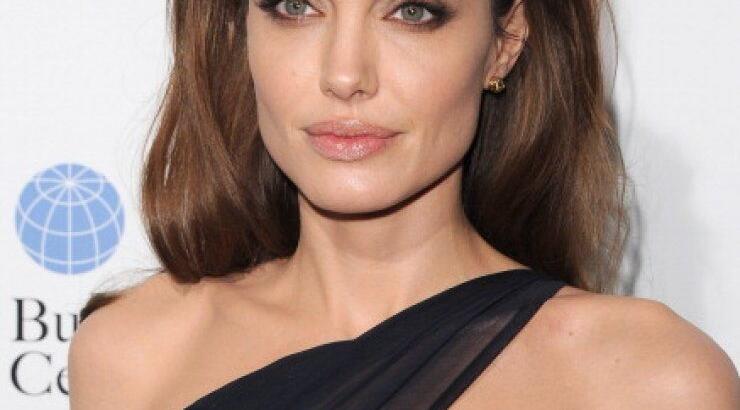 Δεν θα πάει στην κηδεία της θείας της η Angelina Jolie