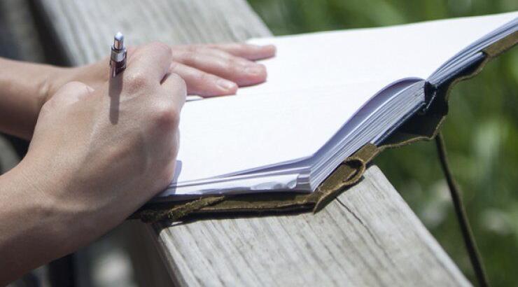 4 πράγματα που πρέπει να κάνεις αν αισθάνεσαι πως έχεις "πιάσει πάτο"